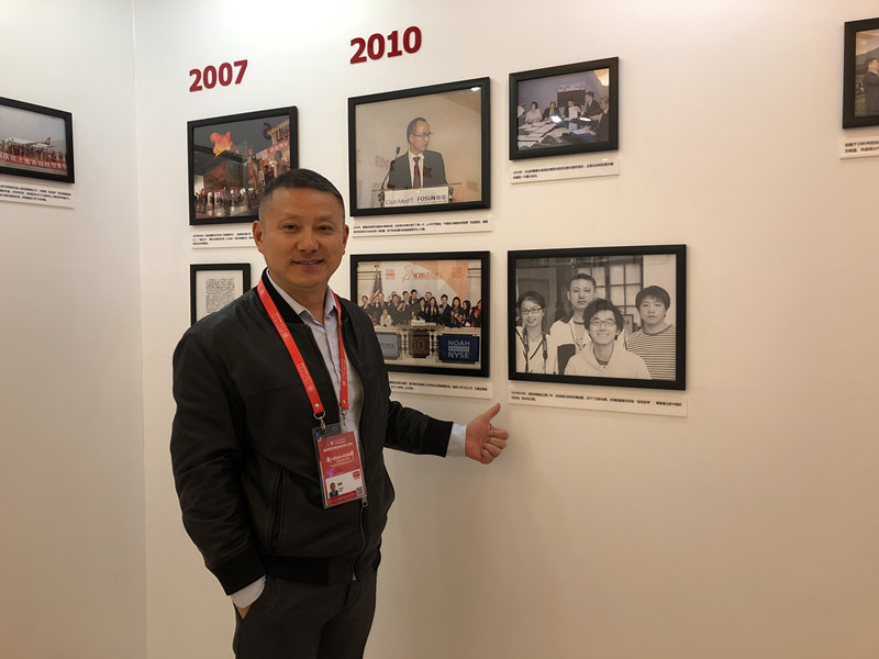 1.君和传媒董事长钱俊与初创团队的合影_副本.jpg